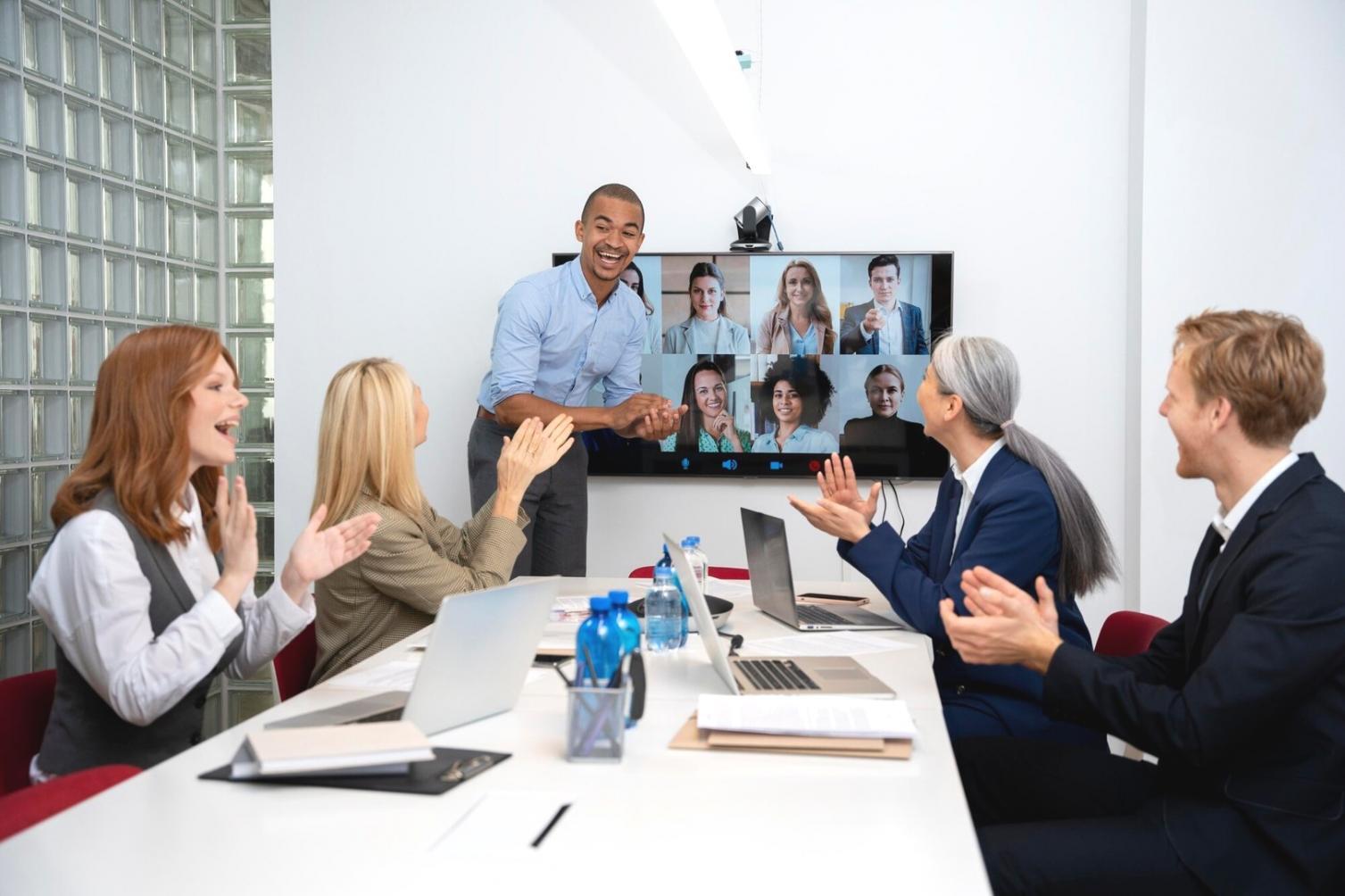 Session de travail en groupe sur la gestion des dépenses